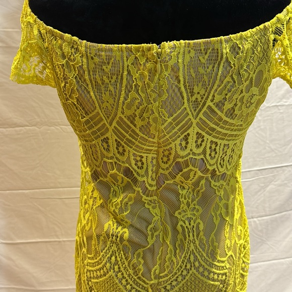 Lace dress - Picture 6 of 12